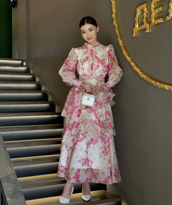 Платье вечерный красивый