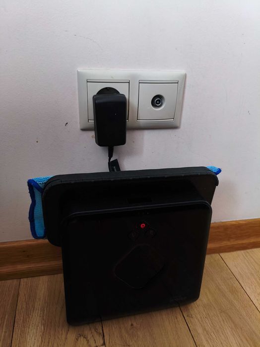 Робот за мокро почистване iRobot Braava 380