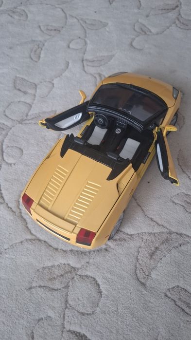 Vând macheta Lambo Gallardo 1/18 Burago