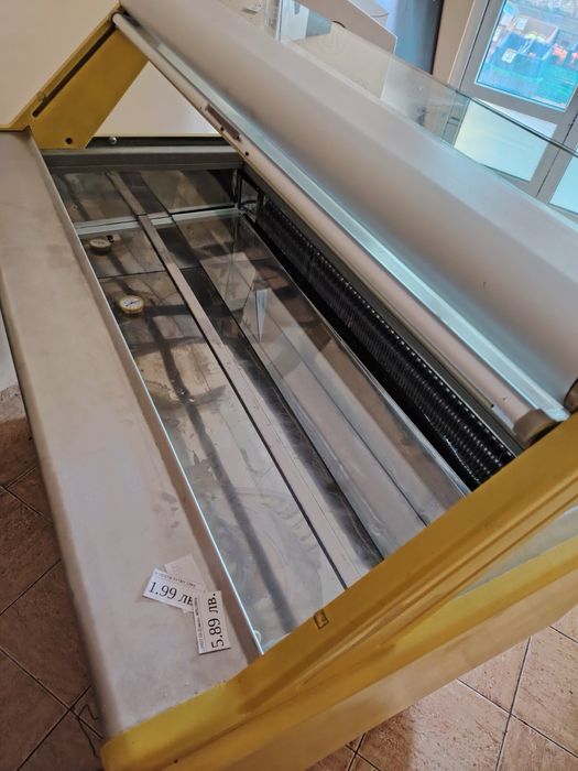 Хладилна витрина