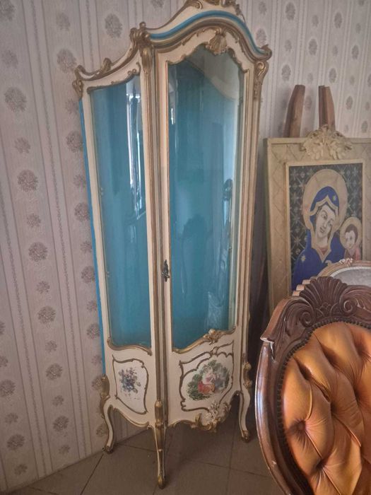 Vitrină în stil venețian