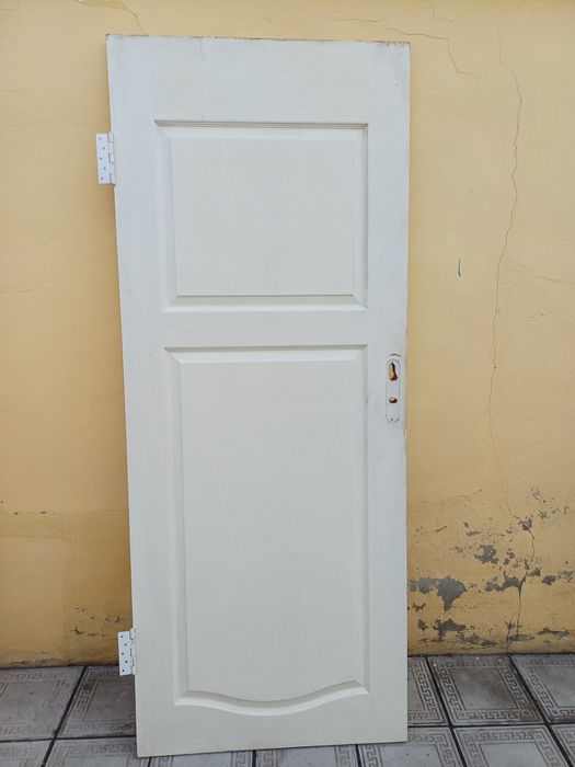 Деревянная дверь