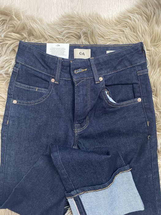 Blugi C&A model nou cu eticheta