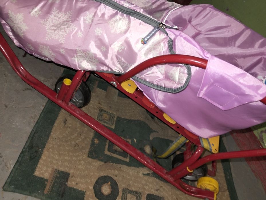 Продам санки коляску .