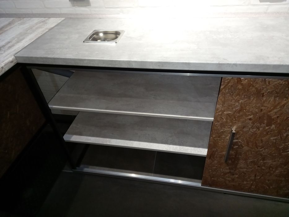 Барная зона новая.