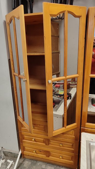 Шкаф витрина масивно дърво 2 броя