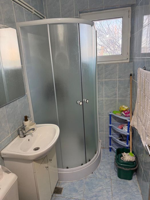 Vand apartament , 2 camere fara centrala termica mobilat complet