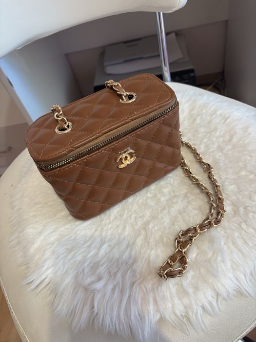 Чисто нова чанта куфарче Chanel
