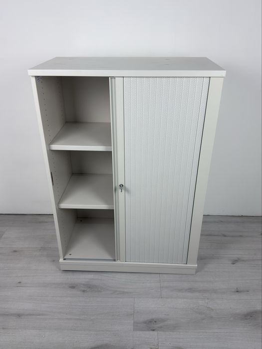 Офис шкаф съхранение за документи и други нужди обзавеждано