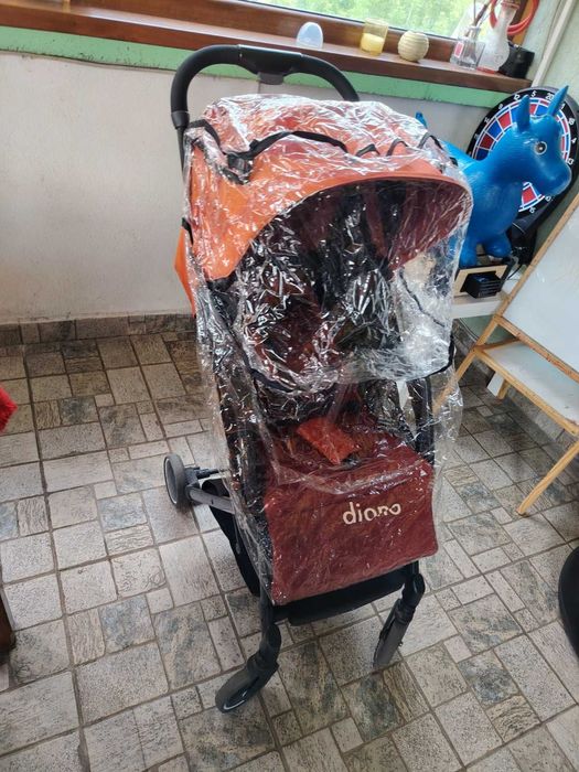 Детска лятна количка Diono към нея има дъждобран и комарник
