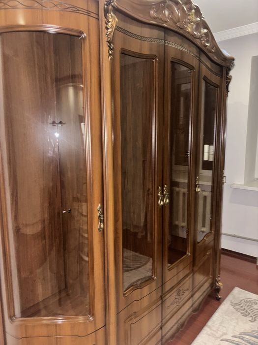 Шкаф для сервиса в отличном состояний