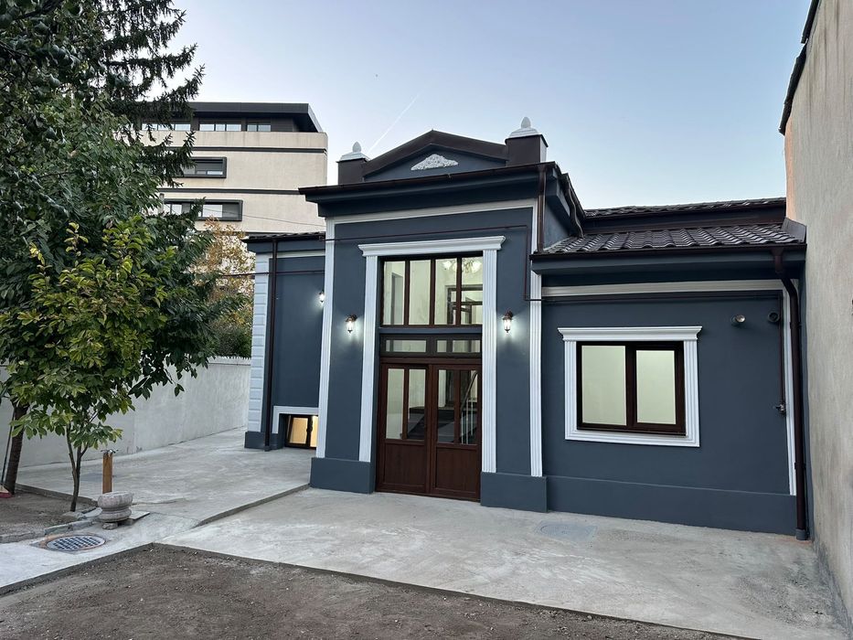 SPAȚIU COMERCIAL CU CASĂ ȘI CURTE 400 MP - Vizibilitate excelentă-Bulevardul Regina Maria 15