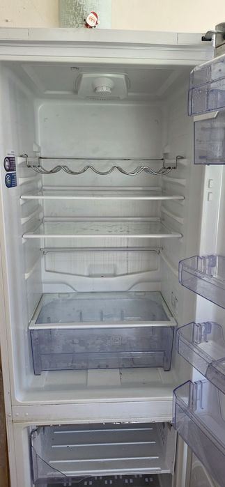 Хладилник с фризер Beko