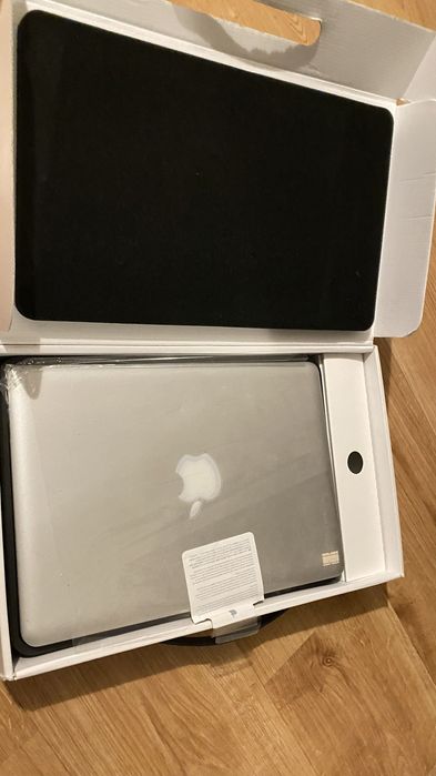 Apple Macbook 2010 год