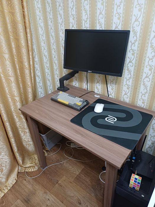 Стол письменный/