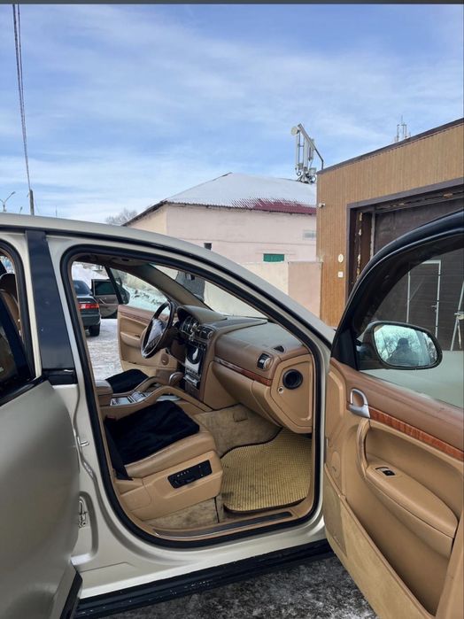 Porsche Cayenne 2004.  4.5