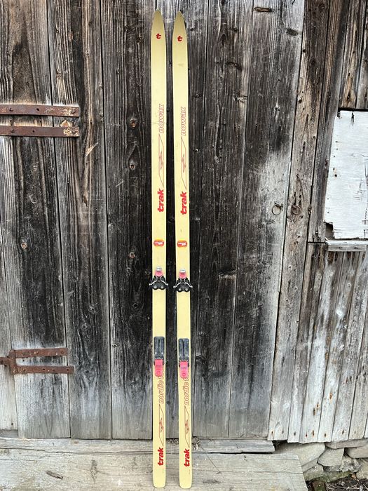 Vând schiuri clasice Trak Nowax Nordic