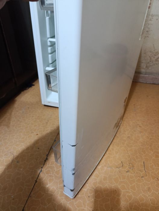 холодильник Midea HS-147RN (с дефектами, рабочий)