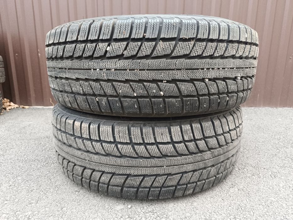 Продам пару 235 65 R17