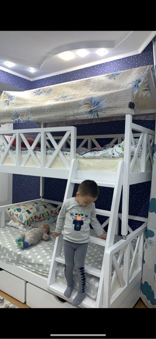 двухярусная кровать