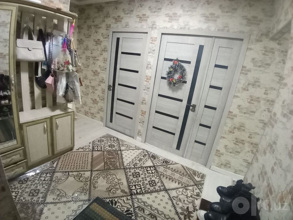 Срочно 4 хонали квартира сотилади Олмаликда