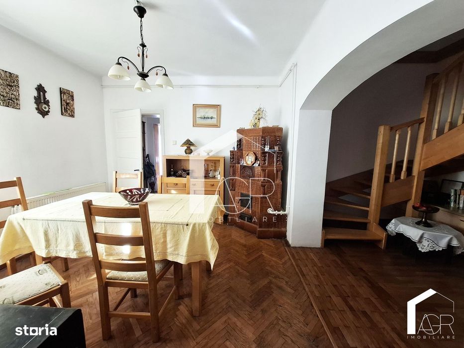 Casa tip duplex cu 6 camere, zona Republicii