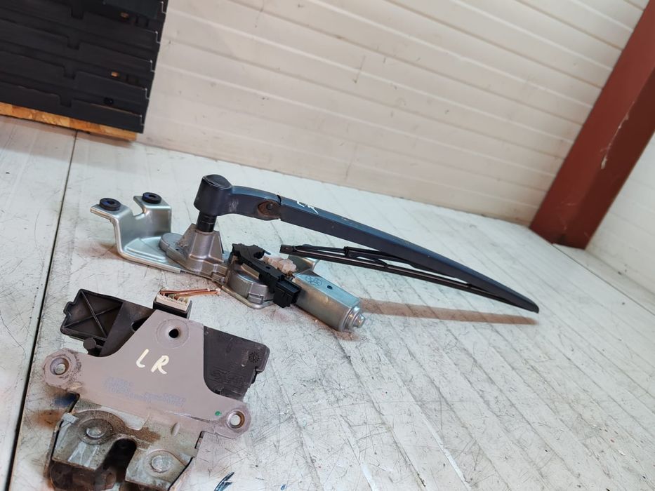 Motoraș ștergător haion luneta Land ROVER sport 100lei