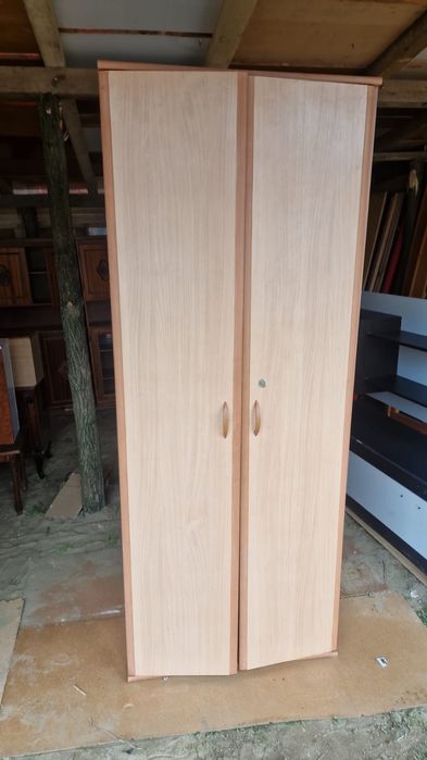 Vând mobilă,saltele, uși