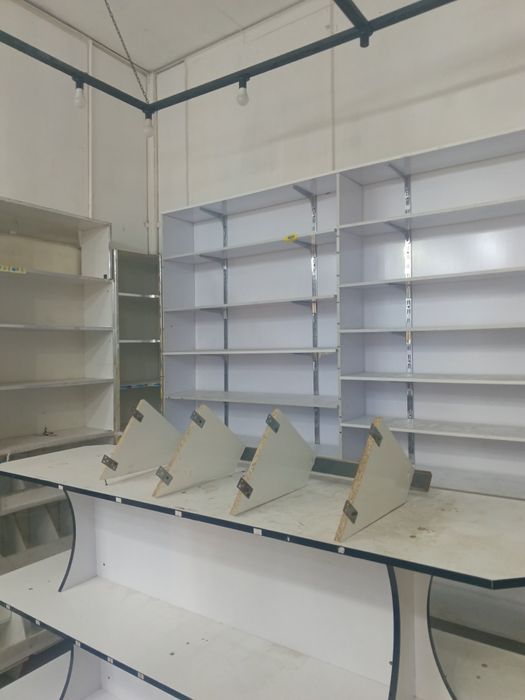 Mebel sotiladi va xolodilnik