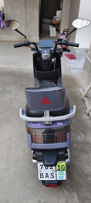 Продаётся электро скутер. QUIMOTORS 2023 год