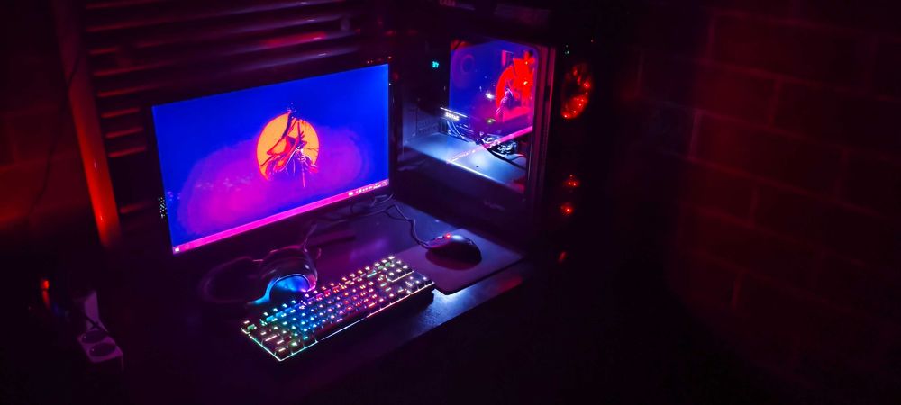 Vând PC Gaming Ryzen 7 + tastatura, căști Asus H3 WI-FI, mouse și monitor