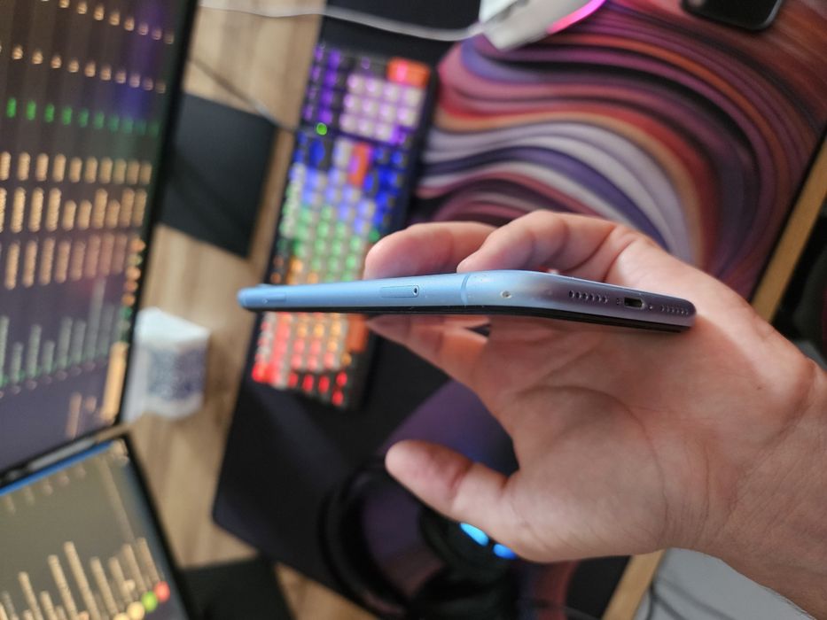 Iphone xr yaxshi holatdagisi