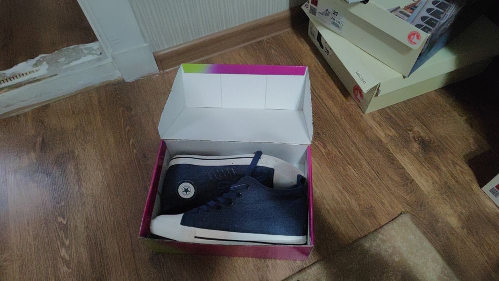 Продам женские кеды