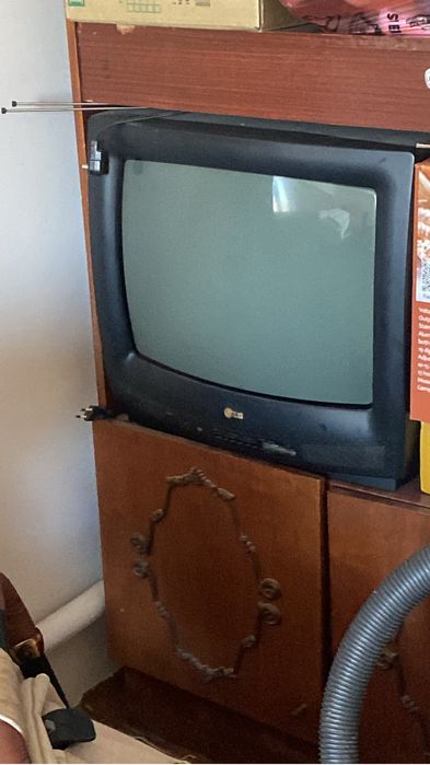 Телевизор подставкасымен 5000 тг.