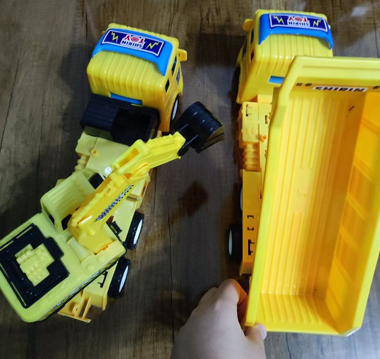 Игрушечные тракторы