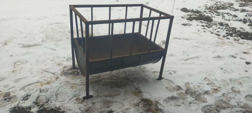 Продам кормушку для овец коз