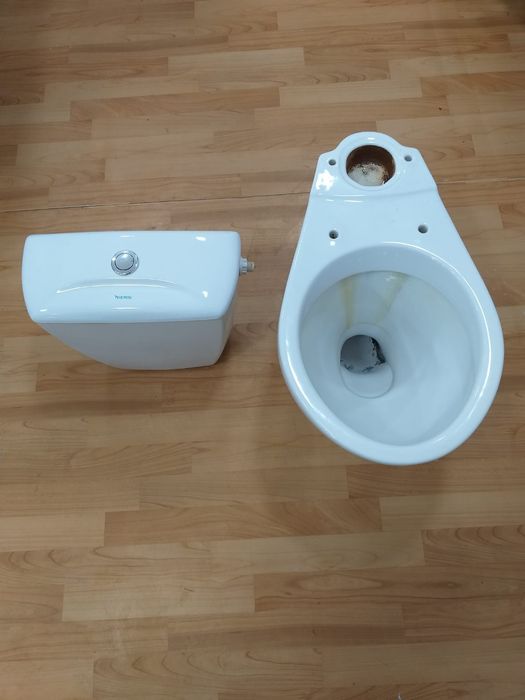 Туалет, унитаз рабочий