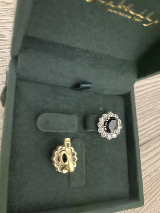 Продам  золотые серьги .