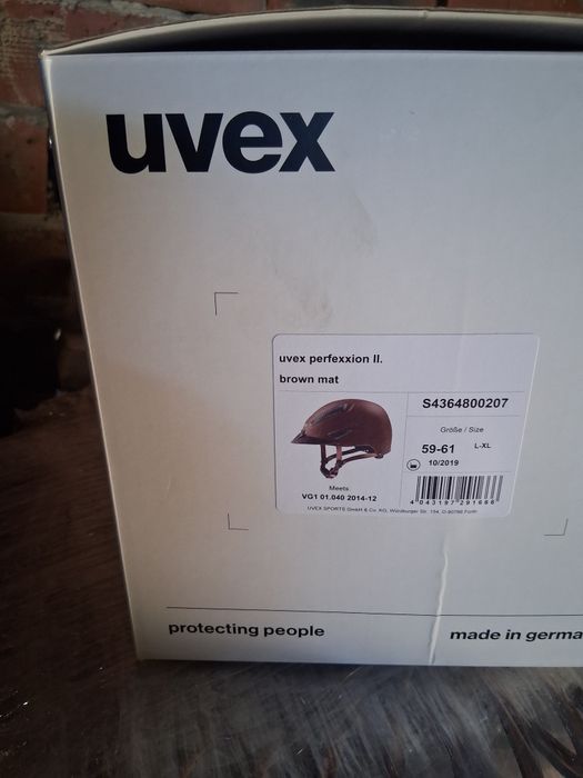 Каска за конна езда UVEX