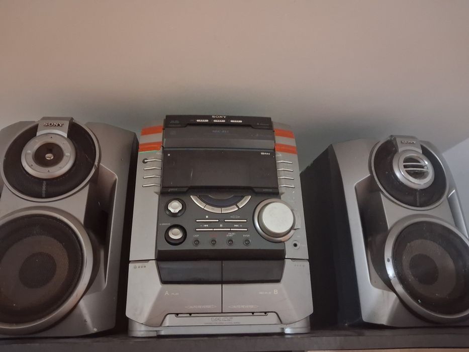 Vand combina muzicala Sony 300 lei negociabil