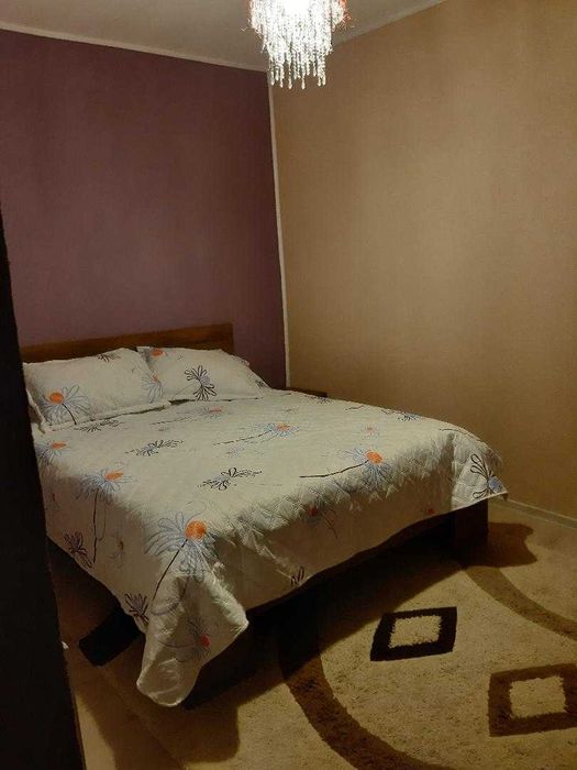 Dau in chirie apartament la curte 2 camere