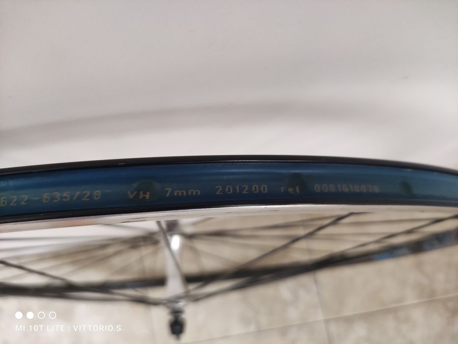 Предна шосейна капла с главина Shimano 105