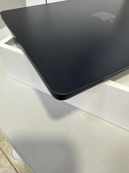 MacBook Air m2 16/256 (5 циклов)