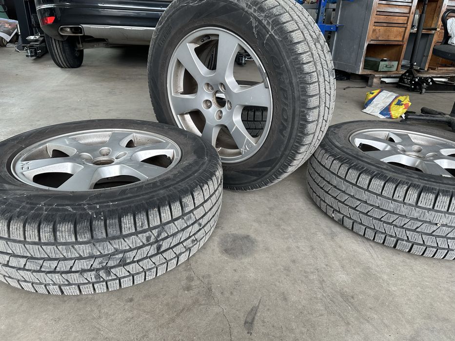 Зимни гуми Пирели 235/65 R17