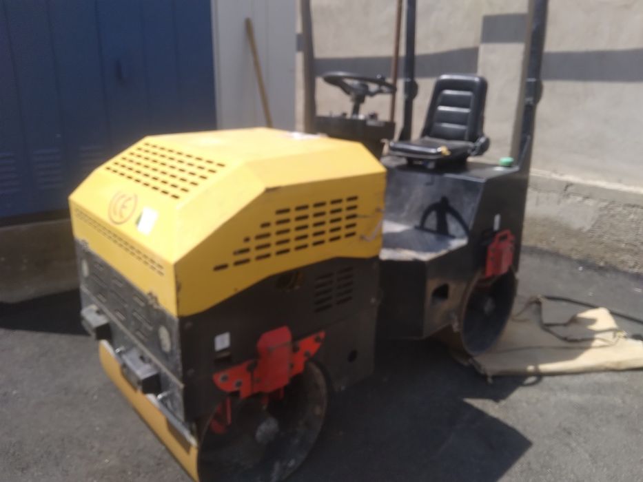 1,5т вибро каток сотилади