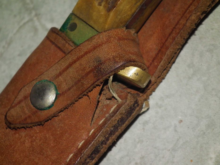 Cutit de vánátoare maghiar retro cu plásele din corn + toc piele nr.2