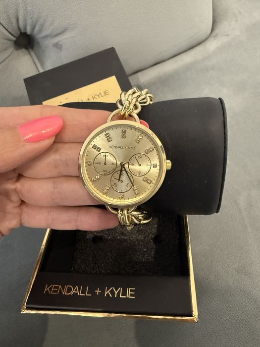 Нов часовник в кутия