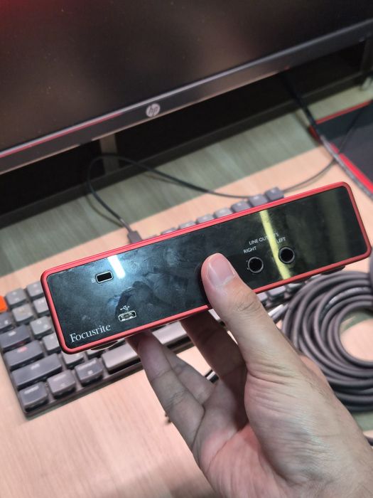 Аудиокарта Focusrite Scarlett 2i2 (2nd gen)