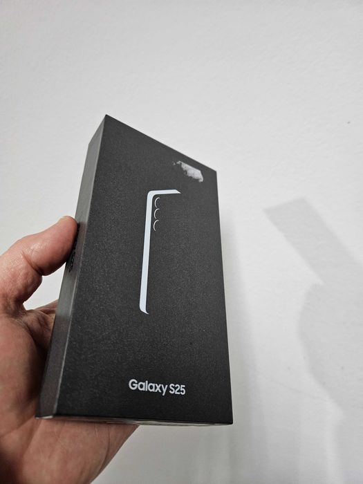 Samsung Galaxy S25 128 Gb nou la cutie Garantie.