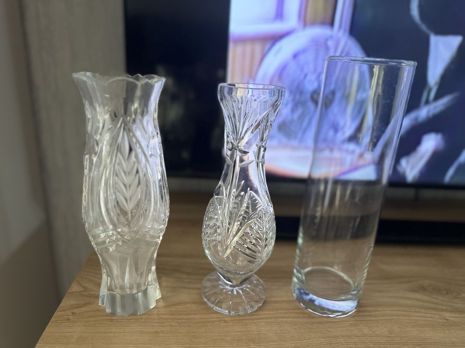 3 вазы за 5.000, два хрусталя,1 ваза побольше